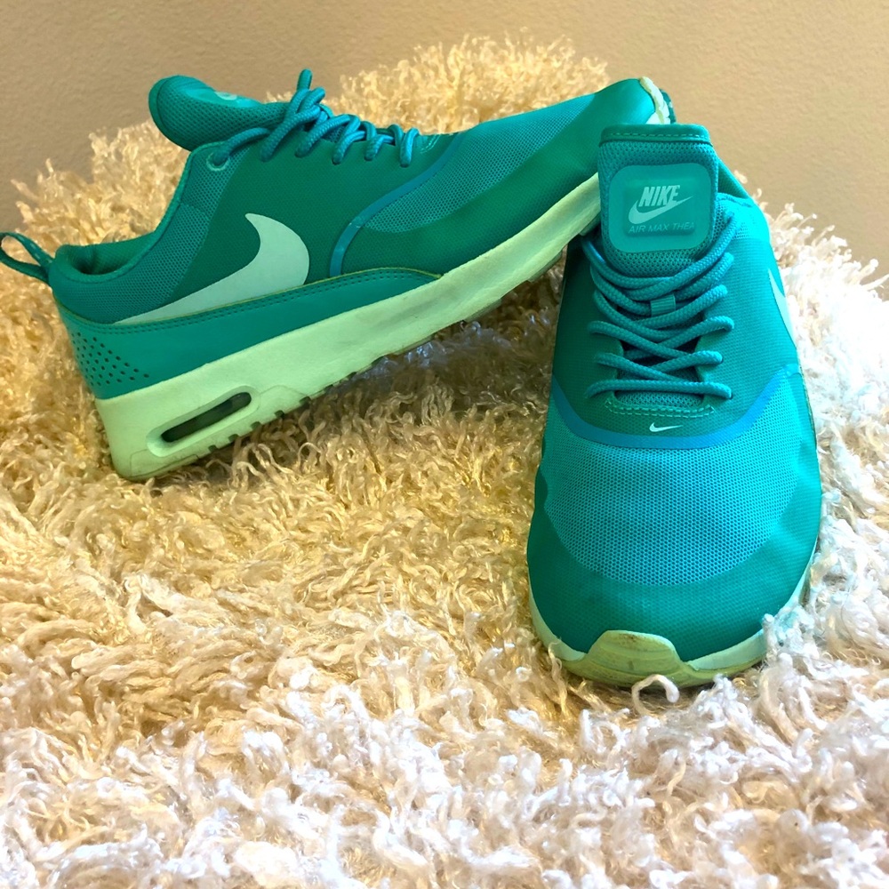 Women’s Nike Air Max Thea size 8